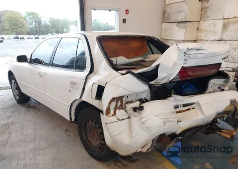 1994 Toyota Camry Le из США, поврежденный, VIN 4T1GK12E3RU025628